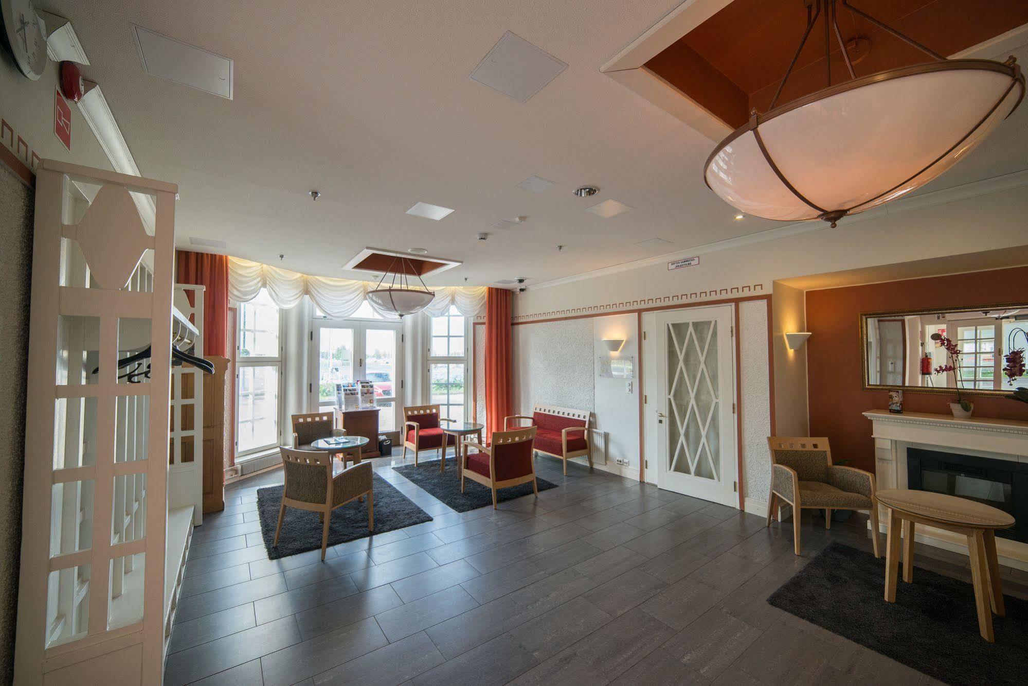 Hotelli Laehde ラッペーンランタ エクステリア 写真